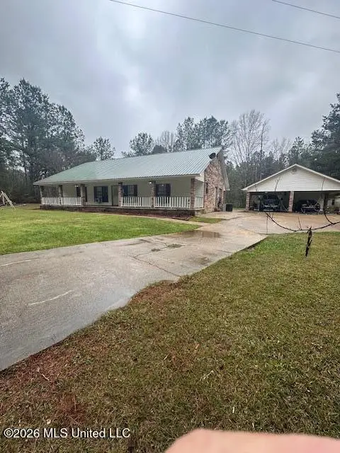 590 White Apple Road, Roxie, MS 39661