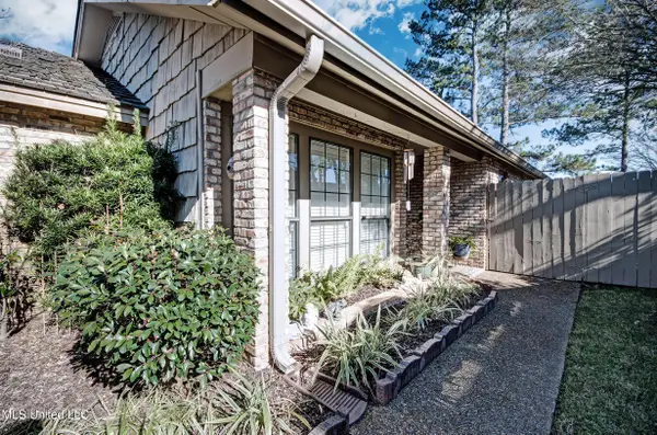 23 Club Oaks Circle, Pearl, MS 39208