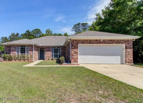 12 N Lakeview Drive, Ocean Springs, MS 39564