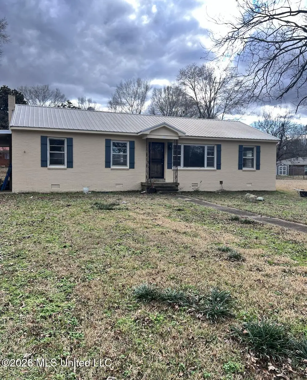 208 Norwood Street, Senatobia, MS 38668 - #1