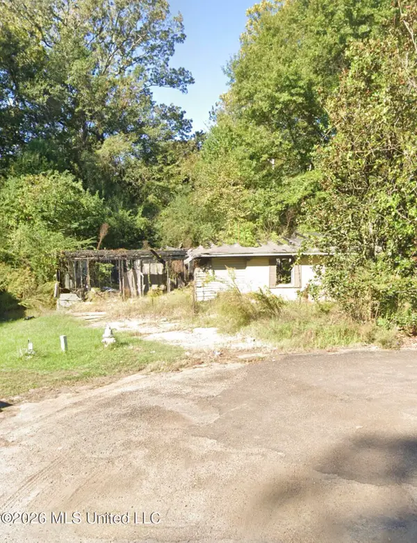 181 E Woodcrest Drive, Jackson, MS 39212