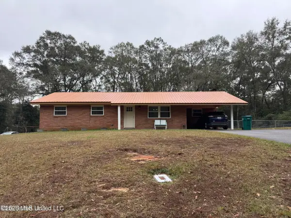 916 E College Avenue, Wiggins, MS 39577