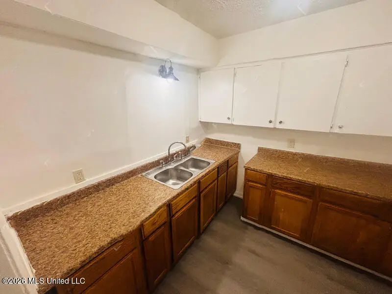 256 Iris Avenue, Jackson, MS 39206 - #2