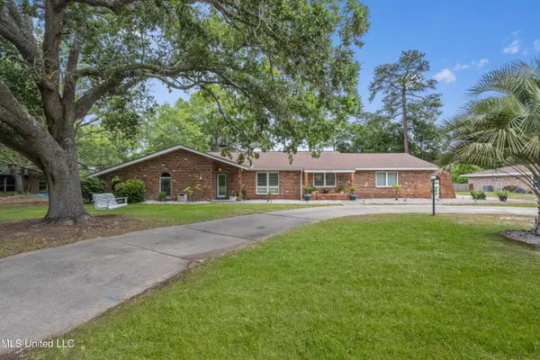 222 Glen Eagles Drive, Ocean Springs, MS 39564