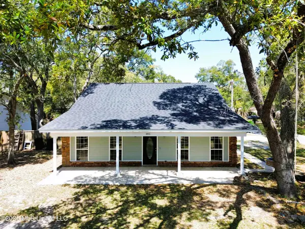 8816 Mermaid Avenue, Ocean Springs, MS 39564