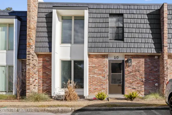 527 Front Beach Drive, Ocean Springs, MS 39564