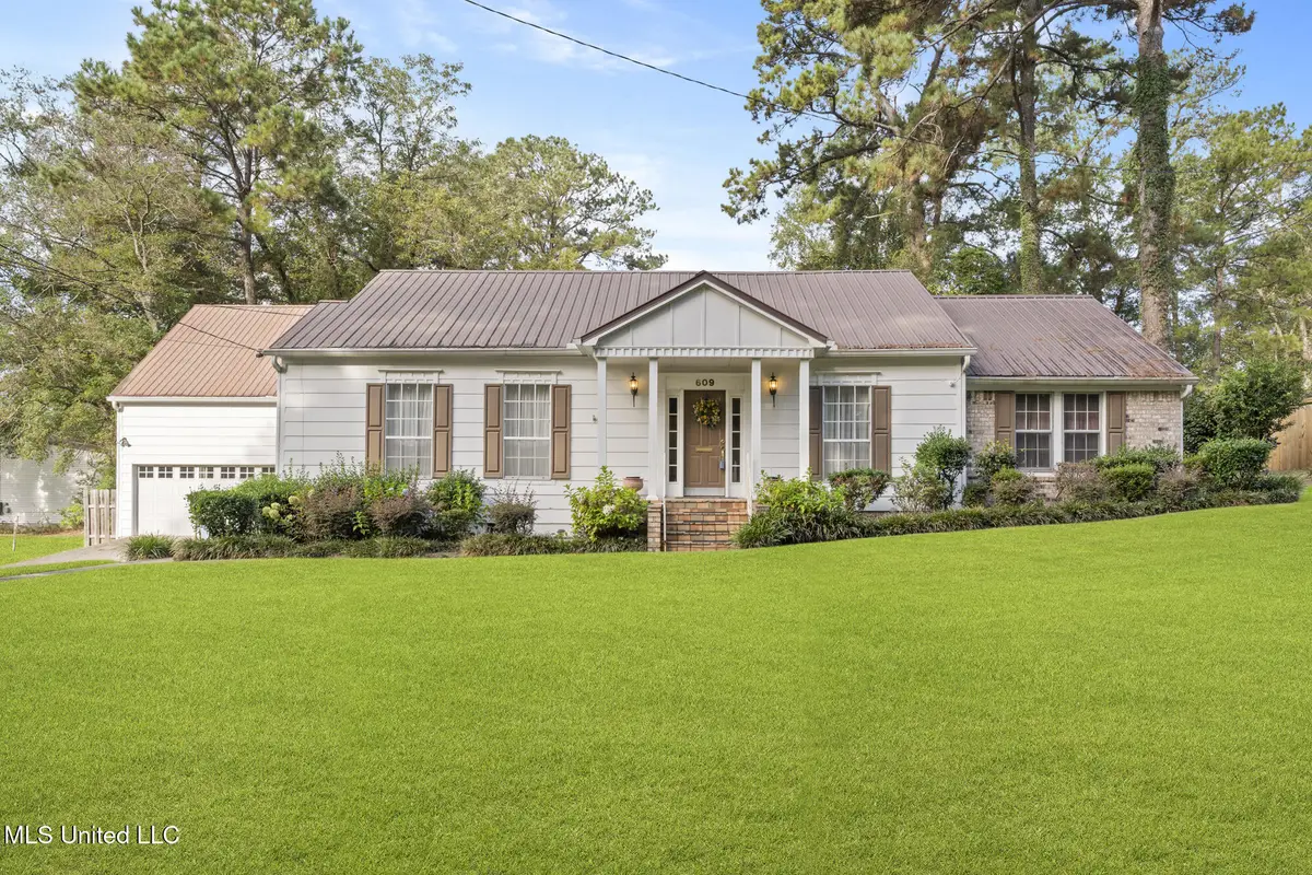 609 Dabbs Street, Hattiesburg, MS 39401 - #1