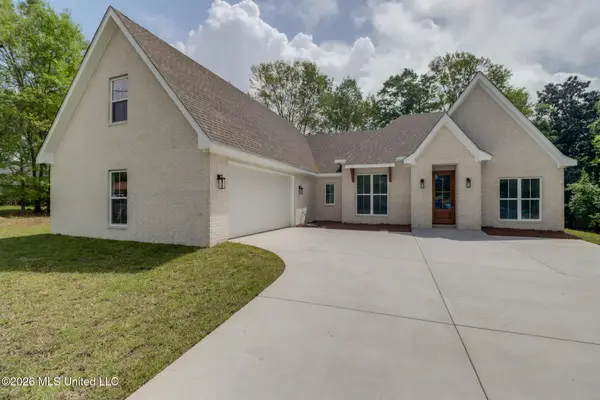 5586 E Diamondhead Drive, Diamondhead, MS 39525