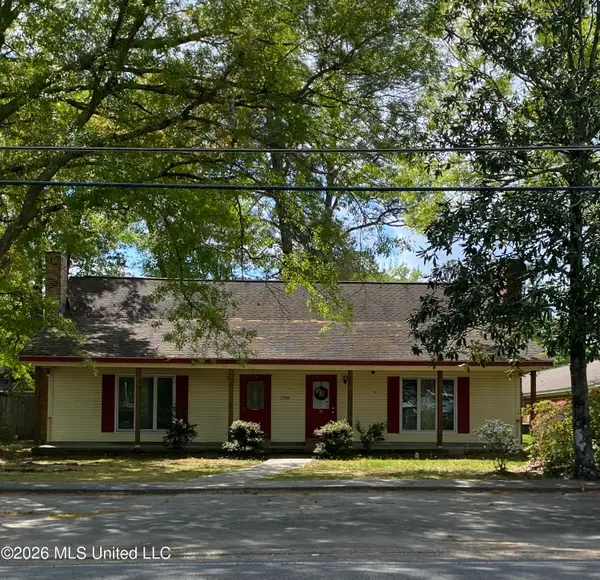 2708 Mc Innis Loop, Hattiesburg, MS 39402