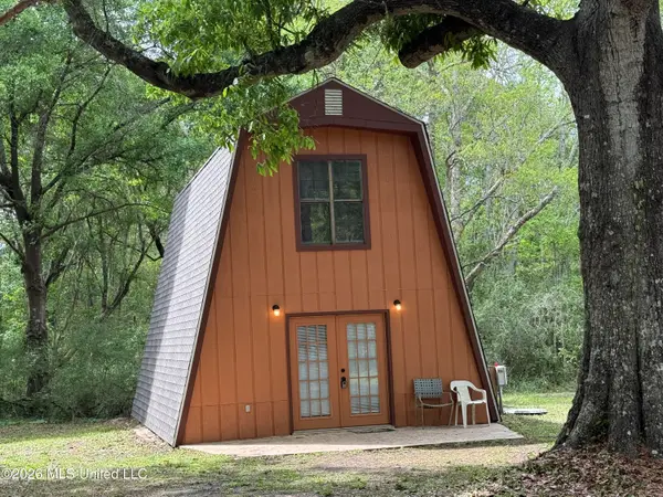 9907 Cedarcliff Drive, Moss Point, MS 39562