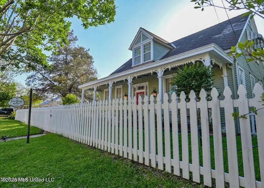 204 Arlington Avenue, Natchez, MS 39120 - #2