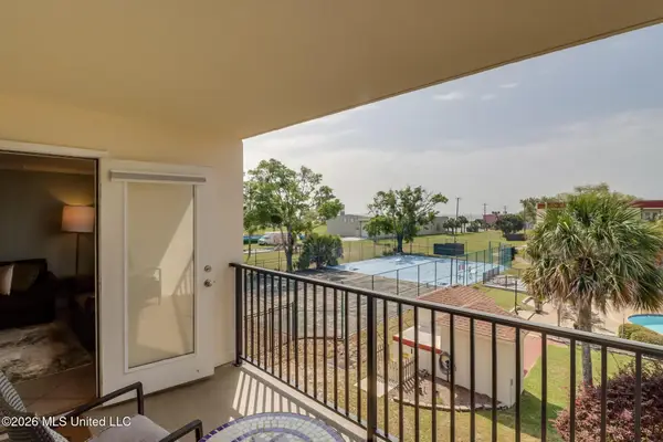 2046 Beach Boulevard, Biloxi, MS 39531