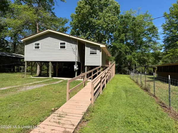 68 Oak Point Road, Picayune, MS 39466