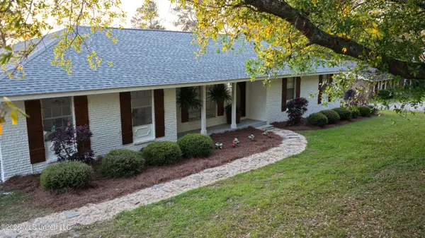 20 Buccaneer Drive, Hattiesburg, MS 39402