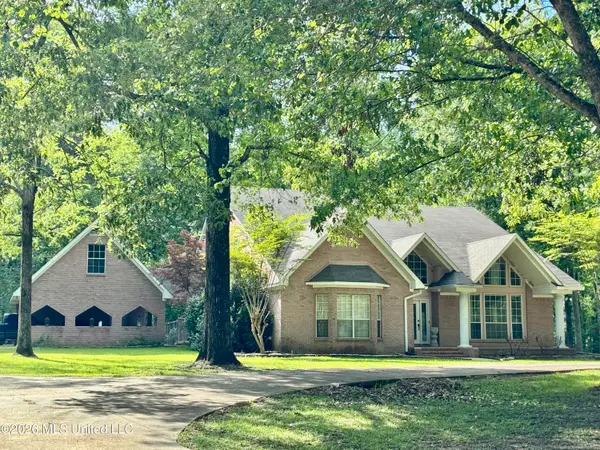 621 S Springlake Circle, Terry, MS 39170