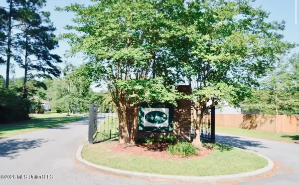 Longwood Circle, Biloxi, MS 39532