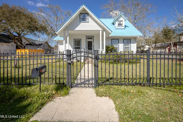 1209 Calhoun Street, Ocean Springs, MS 39564