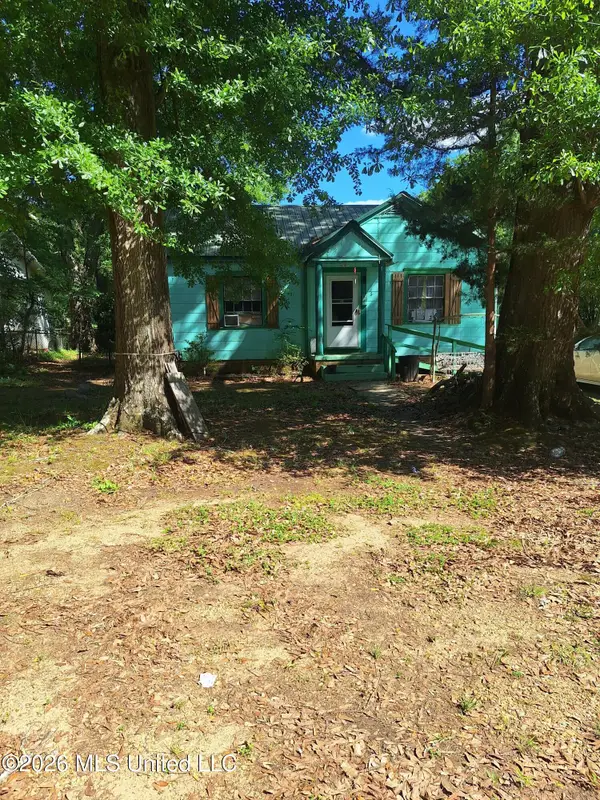 627 S 6th Street, McComb, MS 39648