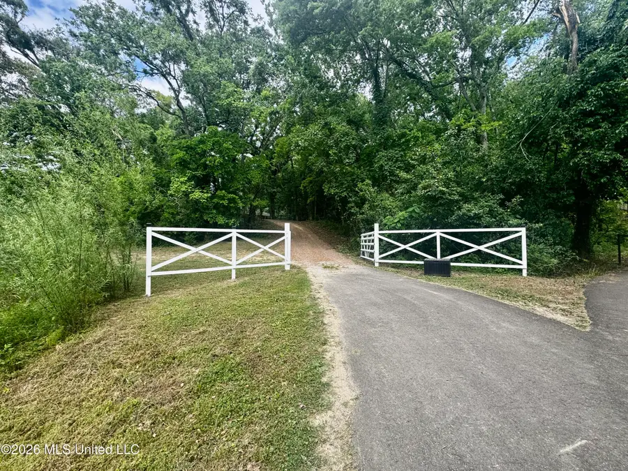 1830 Woodlawn Avenue, Yazoo City, MS 39194 - #2