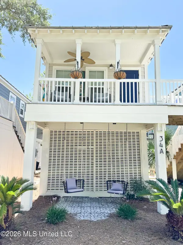 215 E 2nd Street, Pass Christian, MS 39571