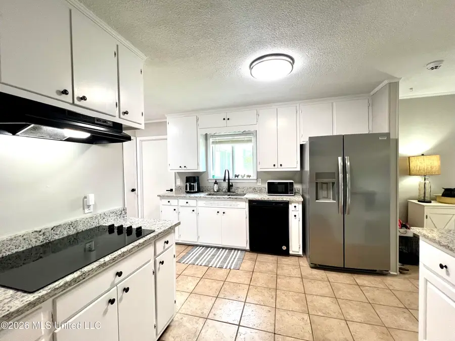 200 Westview Circle, McComb, MS 39648 - #2