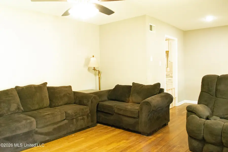 2225 Cedar Point Cove, Southaven, MS 38671 - #2