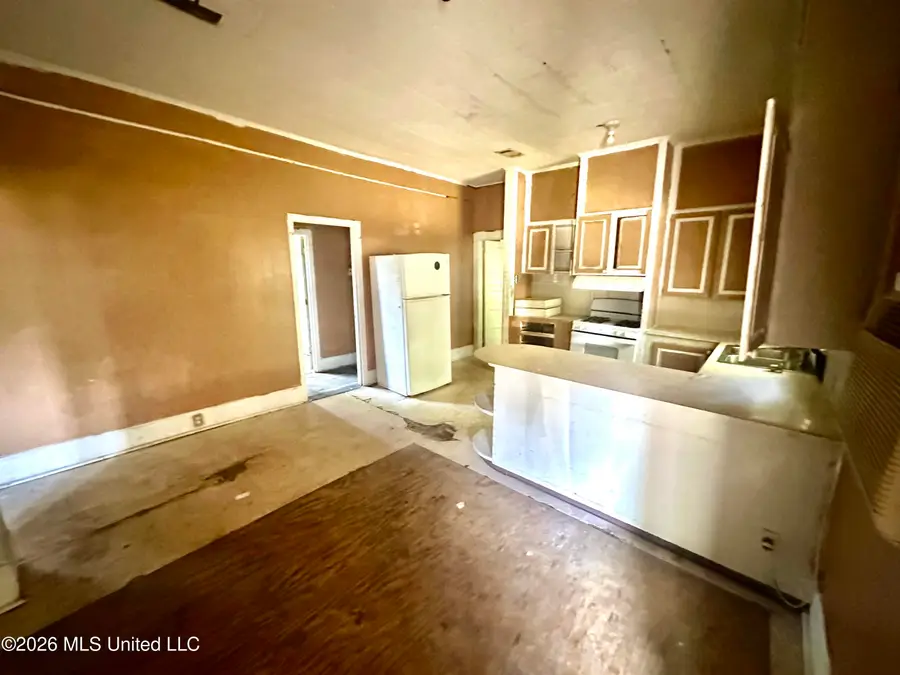 818 N Jackson Street, Brookhaven, MS 39601 - #3