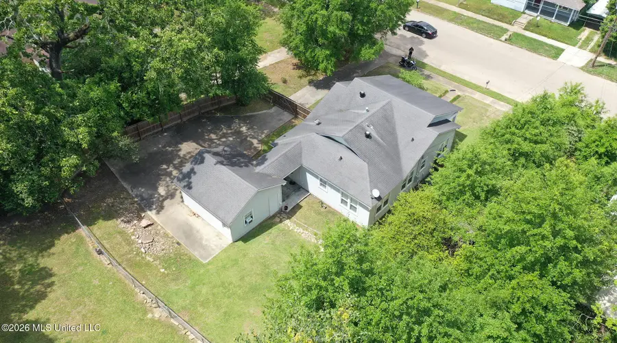 527 W New York Avenue, McComb, MS 39648 - #2