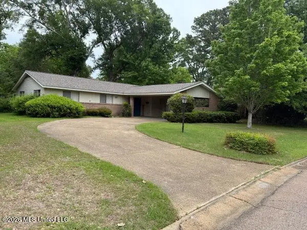 1218 Plantation Boulevard, Jackson, MS 39211