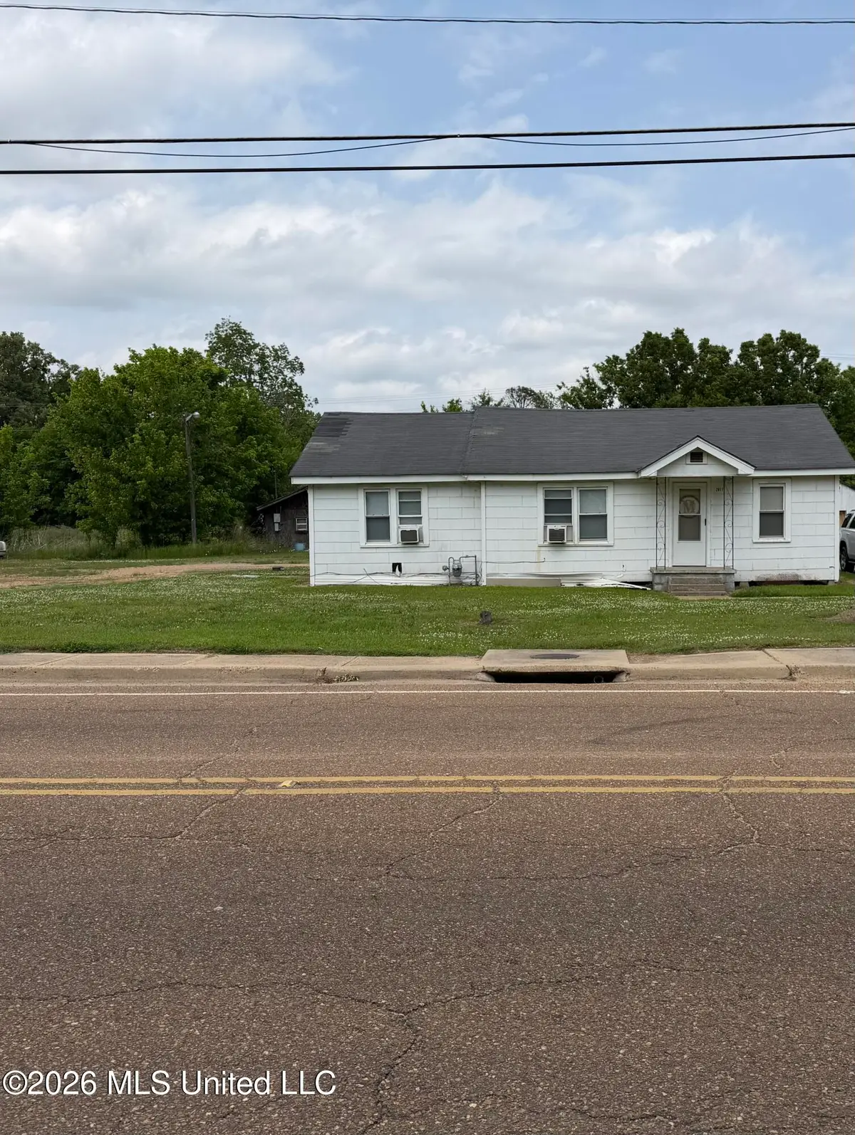 2011 Carrollton Avenue, Greenwood, MS 38930 - #1
