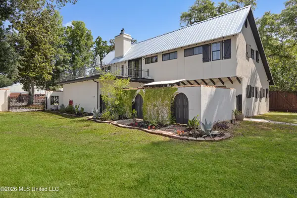 1387 Father Ryan Avenue, Biloxi, MS 39530