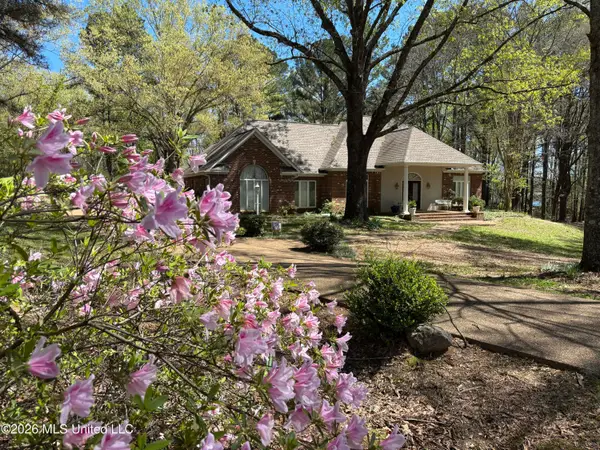 206 Crescent H Drive, Terry, MS 39170