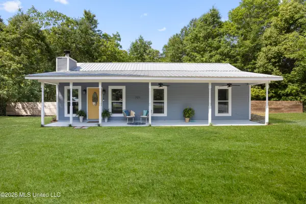 721 Nicholson Avenue, Waveland, MS 39576