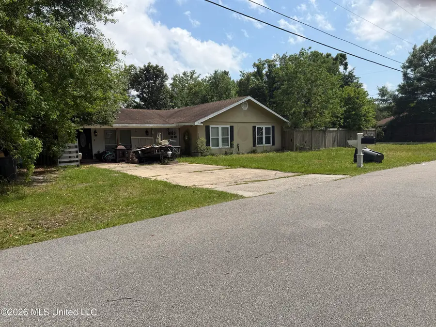 205 Pine Street, Waveland, MS 39576 - #2