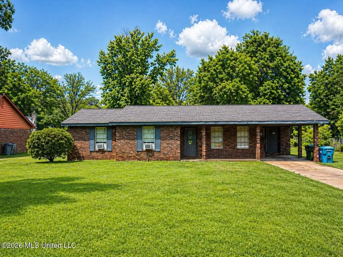 206 Mississippi Avenue, Grenada, MS 38901 - #1