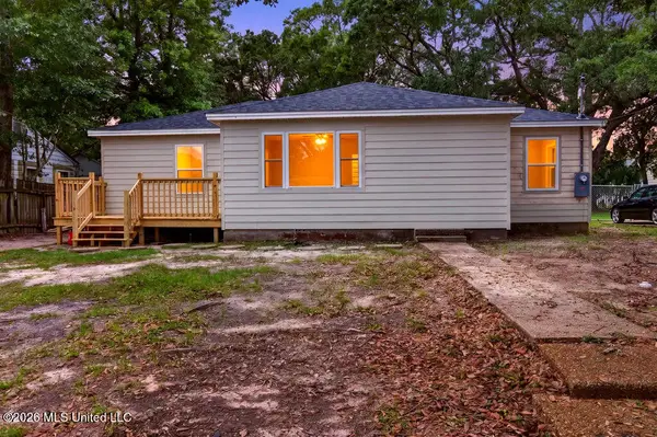 1662 Hollywood Boulevard, Biloxi, MS 39531