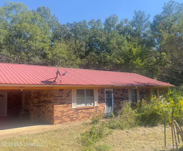 1533 Ccc Line Road, West Point, MS 39773