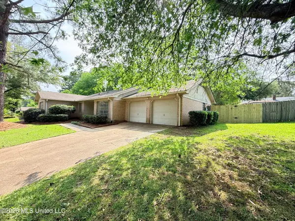 1202 Cliffdale Drive, Clinton, MS 39056