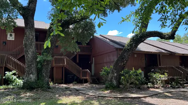 113 Lakeside Villa, Diamondhead, MS 39525