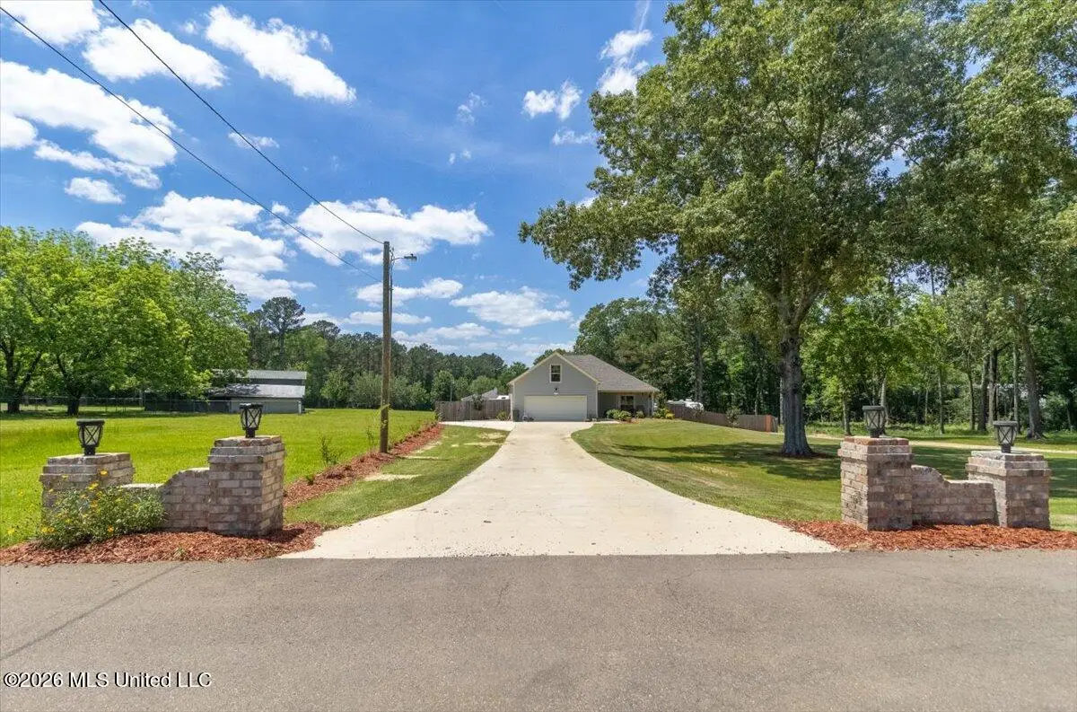 607 Brooks Avenue, Pelahatchie, MS 39145 - #1