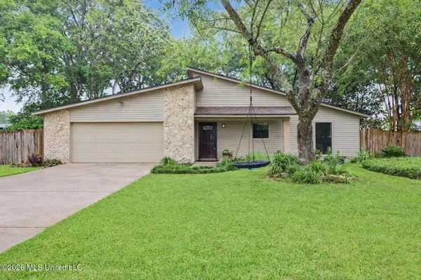 108 Lynne Therese Circle, Ocean Springs, MS 39564