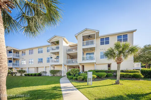 2421 Beachview Drive, Ocean Springs, MS 39564