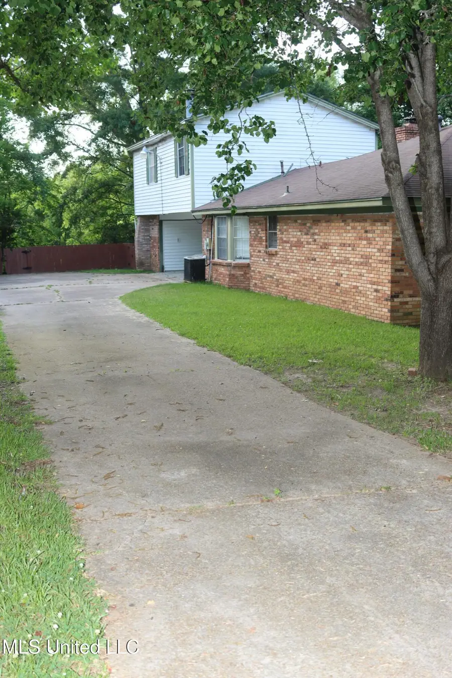 219 Lake Cove Drive, Jackson, MS 39212 - #3