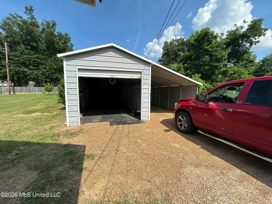 1203 Peggy Lane, Greenwood, MS 38930 - #3