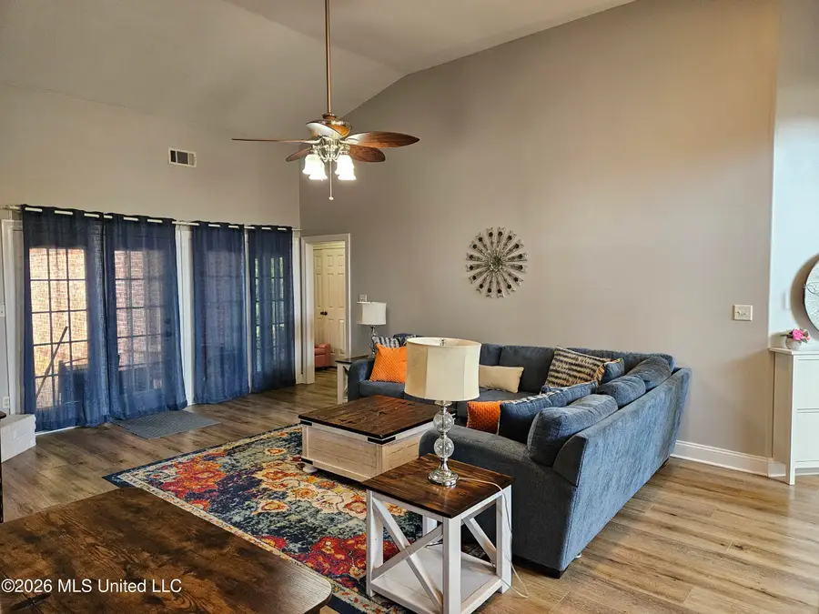 105 Mckinzie Cove, Hernando, MS 38632 - #2