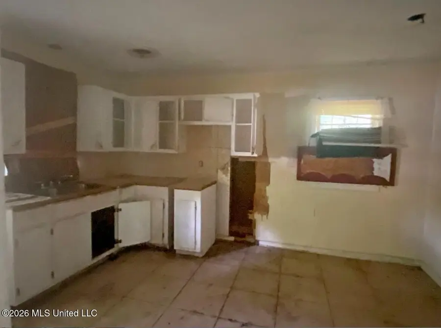 340 Queen Theresa Lane, Jackson, MS 39209 - #2
