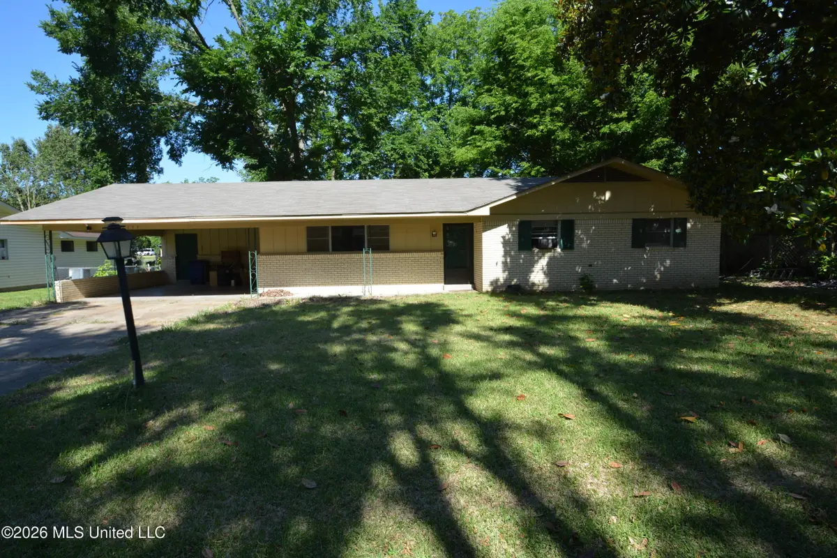 2111 Country Club Drive, Yazoo City, MS 39194 - #1