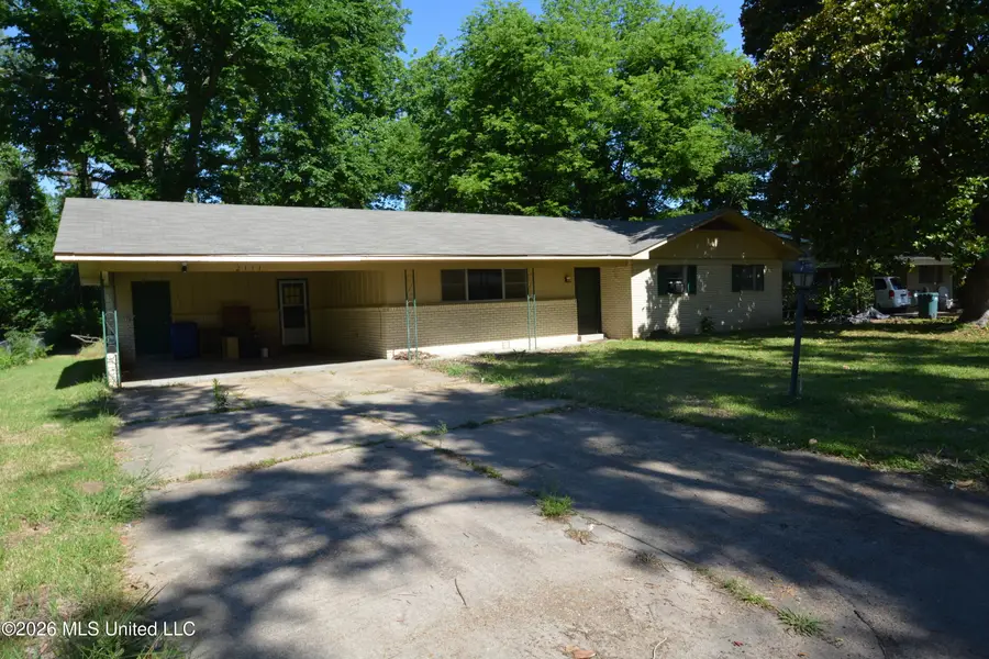 2111 Country Club Drive, Yazoo City, MS 39194 - #2