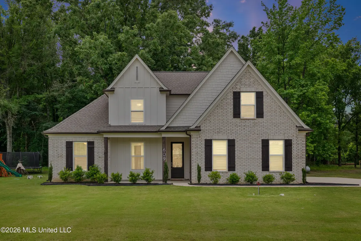 609 Centerline Roper Loop, Byhalia, MS 38611 - #1