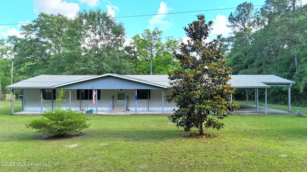 14 E Magnolia Avenue, McHenry, MS 39561